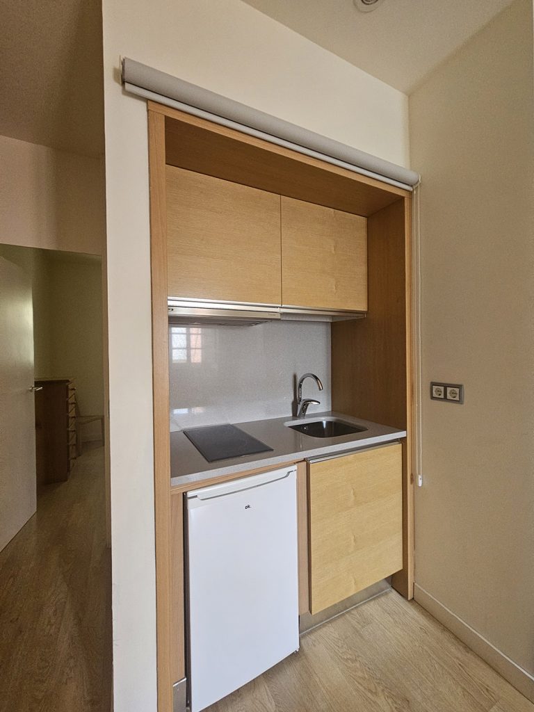 Mueble de cocina con fregadera y fuego